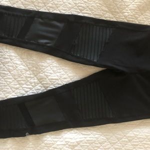 Alo Yoga Moto Leggings